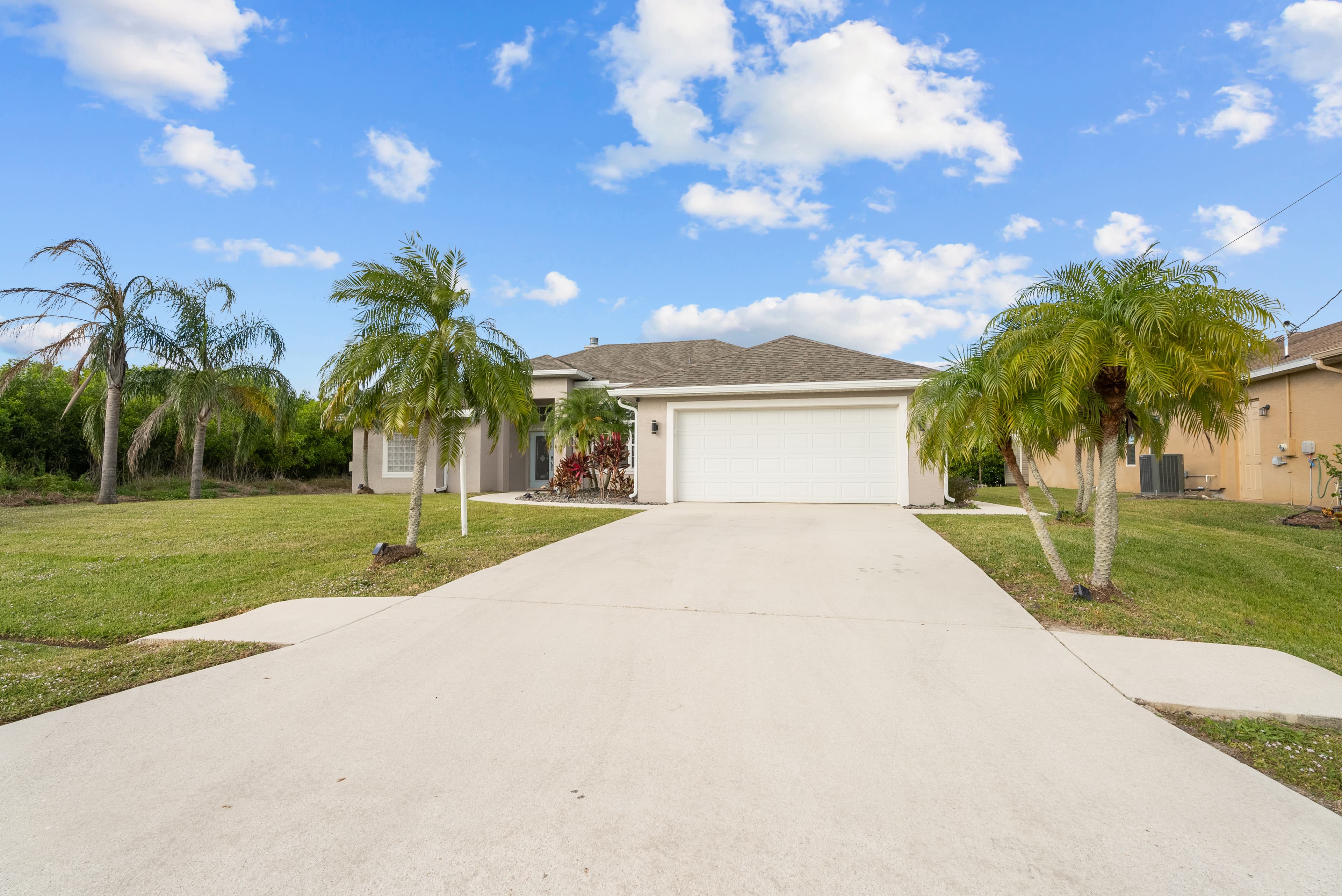 Private driveway with ample parking space