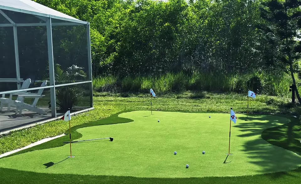 4-hole backyard putting green